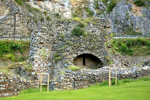 Northern Dormitory, ruins