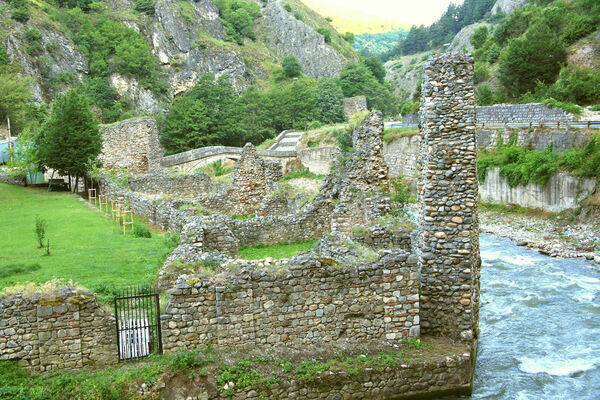 Ruins of the Northern Wall, Dormitories and Economy Buildings