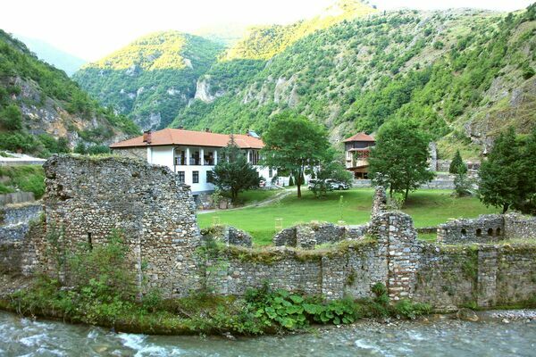 Ruins of the Northern Wall, Dormitories and Economy Buildings