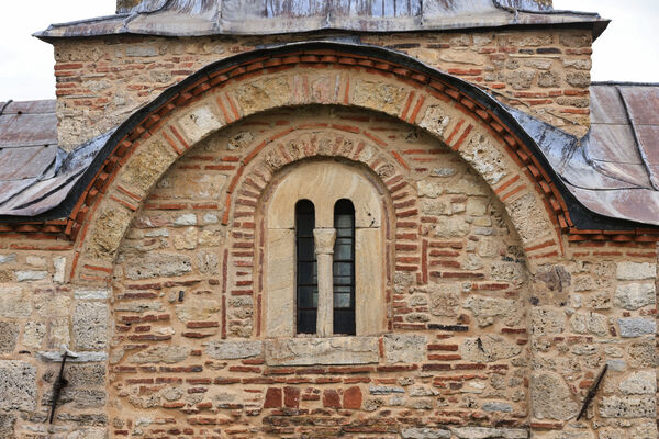 North arm of the cross with biphora