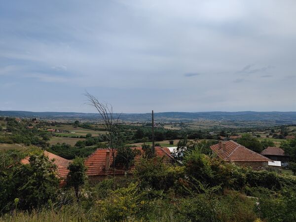 Crkolez, surrounding