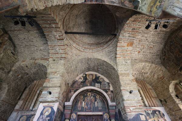 A view of the blind dome of the outer chancel