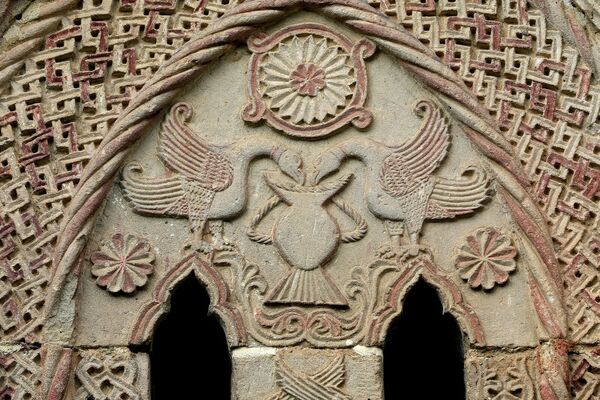 Bifora on the West Part of the South Wall with Birds Drinking from a Cup, detail