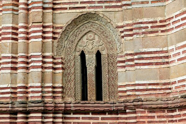 Bifora on the West Part of the South Wall with Birds Drinking from a Cup, detail