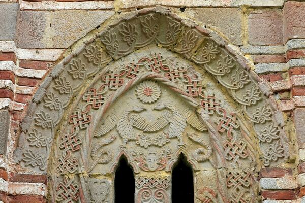 Bifora on the Еast Part of the North Wall with a Representation of Eagles and Snakes, detail