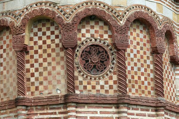 Blind Arcade and Rosette of the South chantry