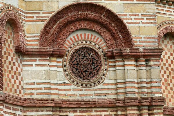 Archivolt and Rosette on the East Part of the South Wall