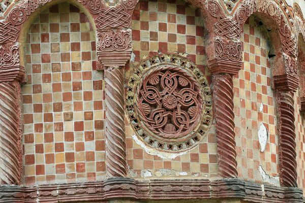 Blind Аrcade and Rosette of the North chantry, detail