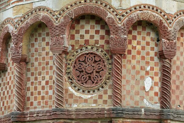 Blind Аrcade and Rosette of the North chantry