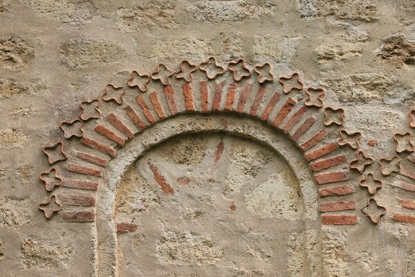 Two shallow niches of the southern facade