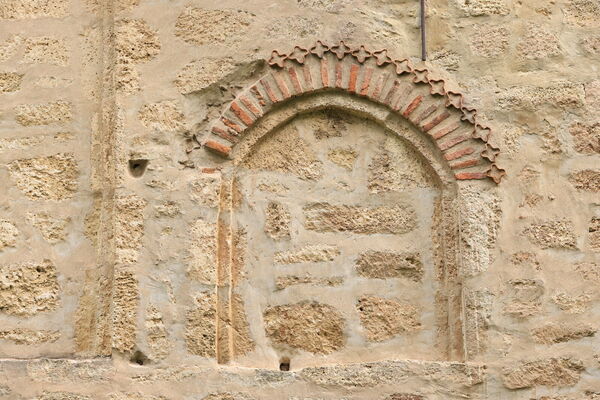 Shallow niche of the south facade