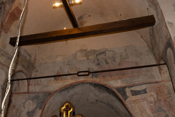 The vault and the eastern wall of the altar area