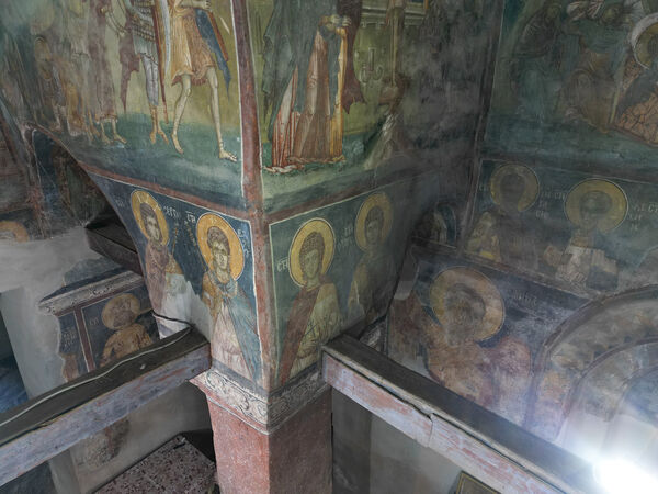 Band-like figures in the northwestern part of the nave