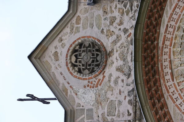 A small rosette on the north gable of the narthex