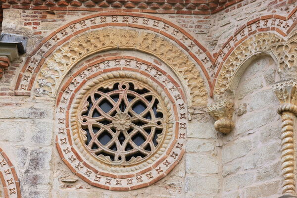 The rosette of the western bay of the southern facade