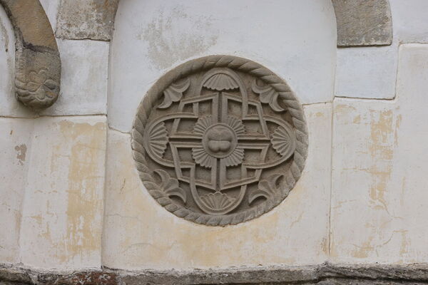 The rosette of the western bay of the northern facade