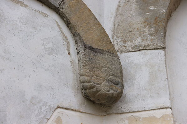 The capital of the blind arcade of the northern apse