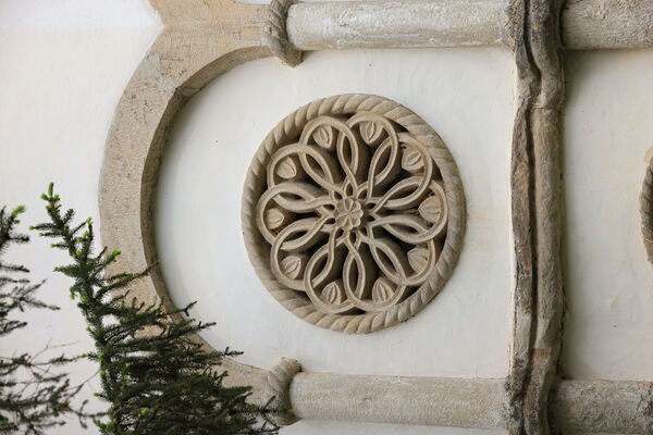 Altar apse rosette