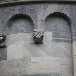 Blind arcades and corbels on the sanctuary apse